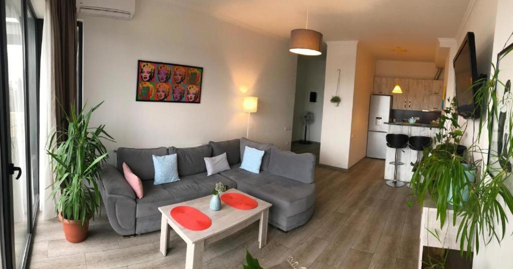 Ameri Plaza Green Apartments Тбилиси Экстерьер фото